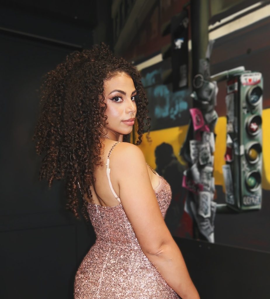 Samantha Irvin Age, Career, Family, Net Worth, Height Bio 2024