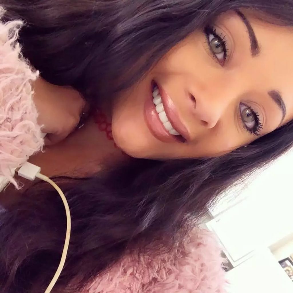 Holly Hendrix Age, Career, Family, Net Worth, Height and Bio